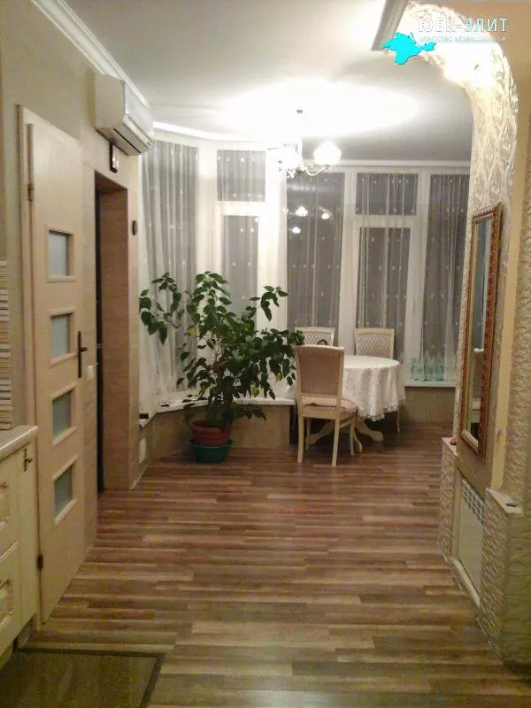Продается отличная двухкомнатная квартира в центре Ялты